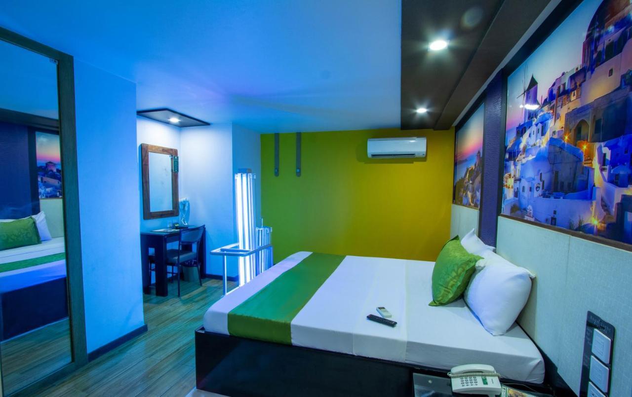 Eurotel Vivaldi Araneta Quezon City Exteriör bild