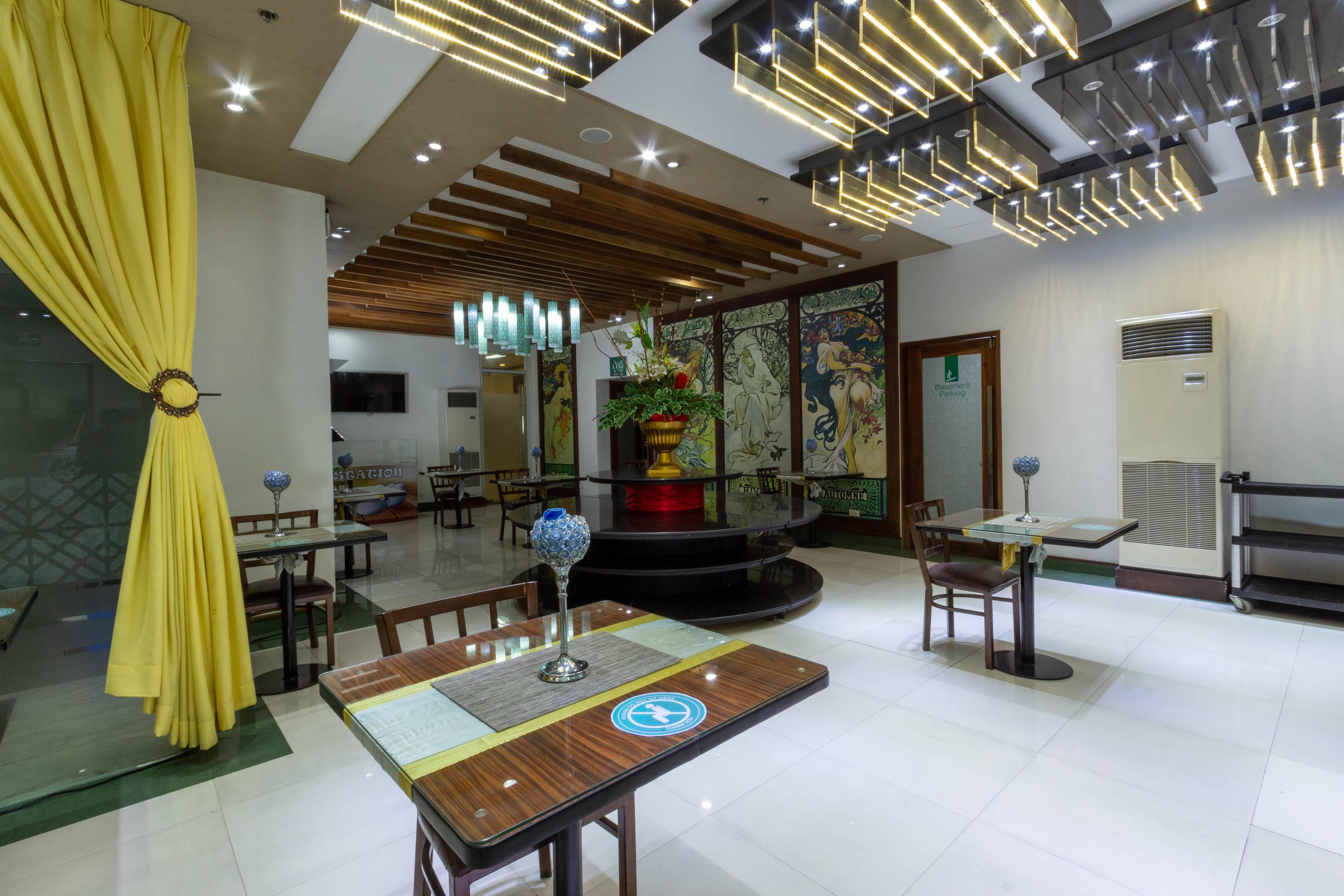 Eurotel Vivaldi Araneta Quezon City Exteriör bild