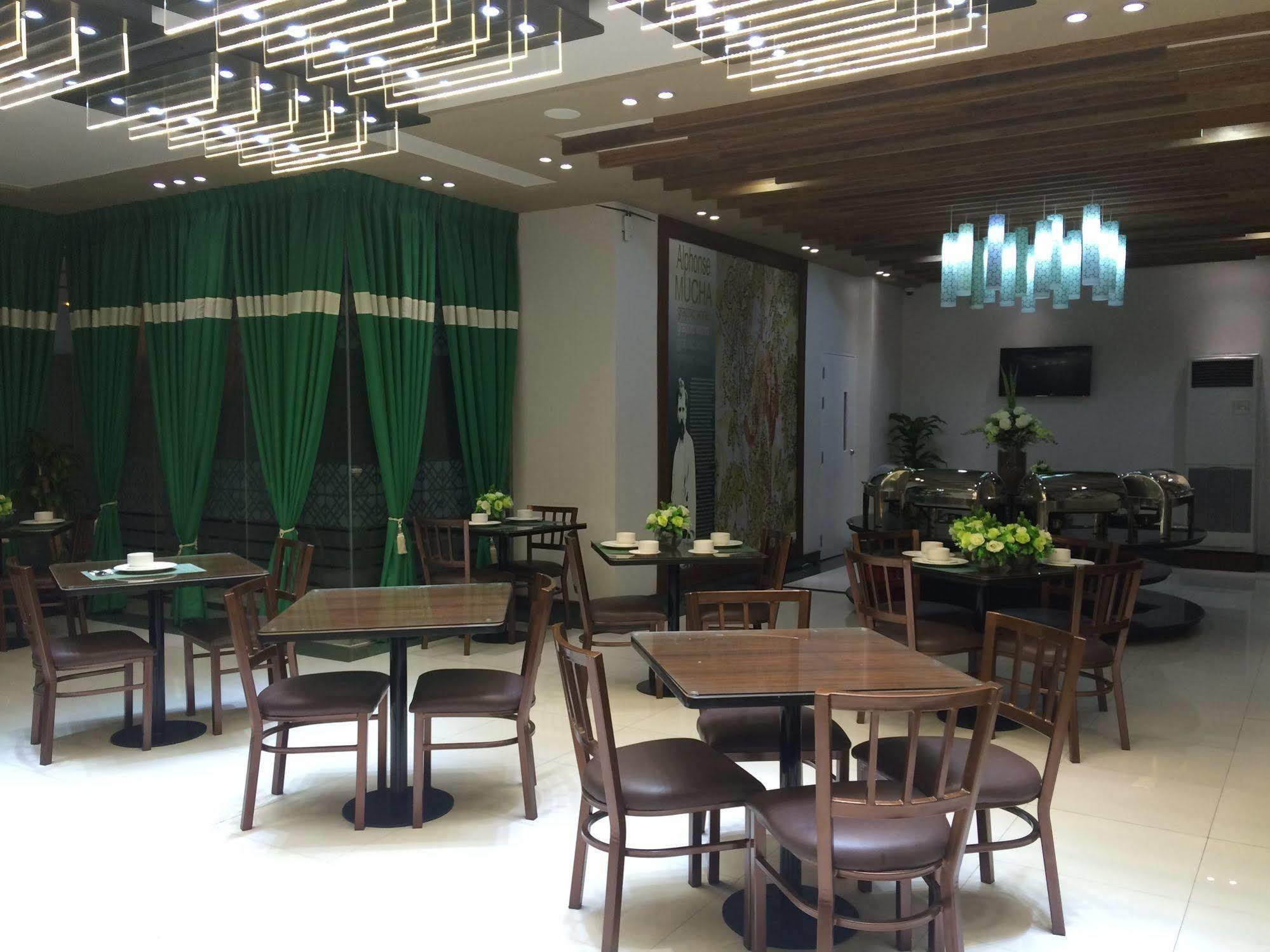 Eurotel Vivaldi Araneta Quezon City Exteriör bild