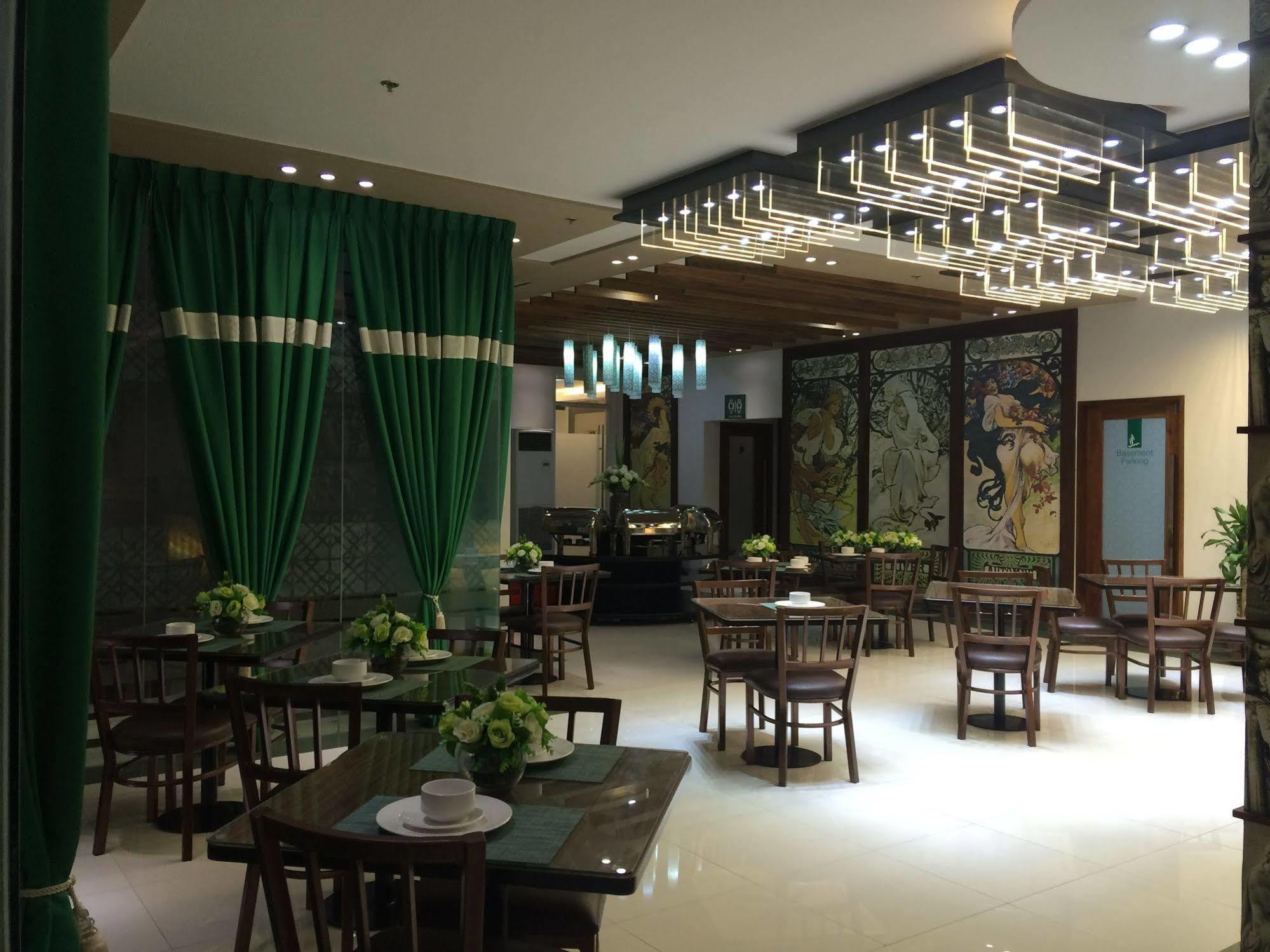 Eurotel Vivaldi Araneta Quezon City Exteriör bild