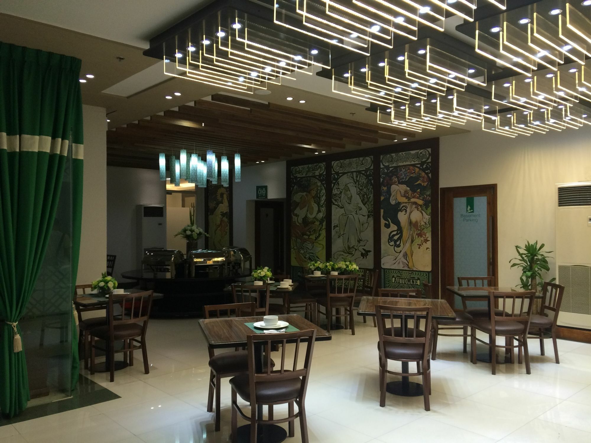 Eurotel Vivaldi Araneta Quezon City Exteriör bild